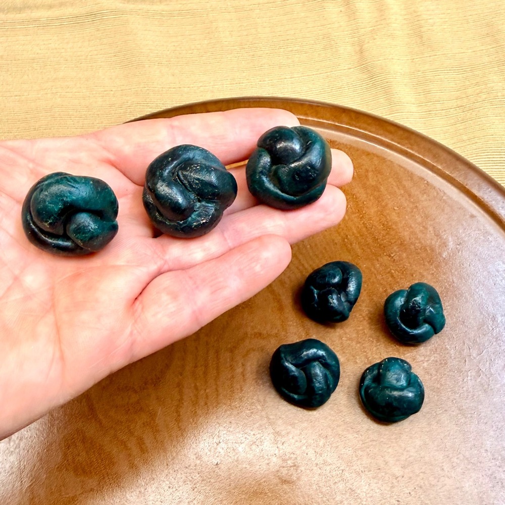 Vintage Handmade pottery Knot Buttons Set of 7 Teal Green Sculptural Shank 1in - Picture 1 of 6